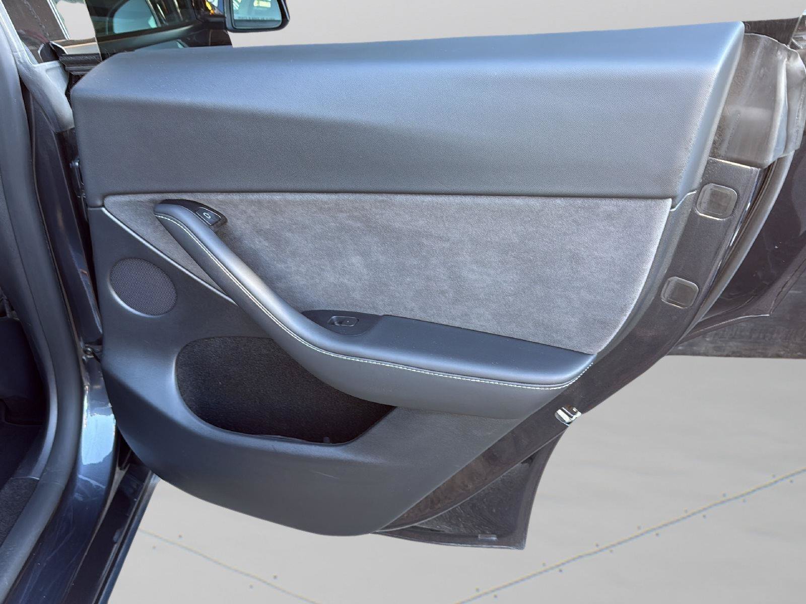 Used 2024 Tesla Model Y Long Range AWD/4WD image 24