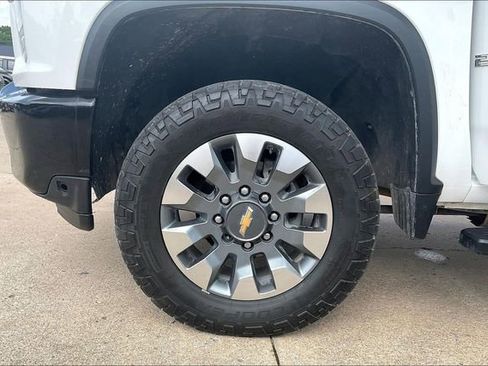 Used 2022 Chevrolet Silverado 2500 Custom w/ Custom Value Package AWD/4WD image 10