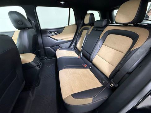 Used 2025 Chevrolet Equinox ACTIV w/ Convenience Package III image 13