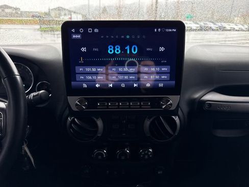 Used 2013 Jeep Wrangler Unlimited Sport image 21