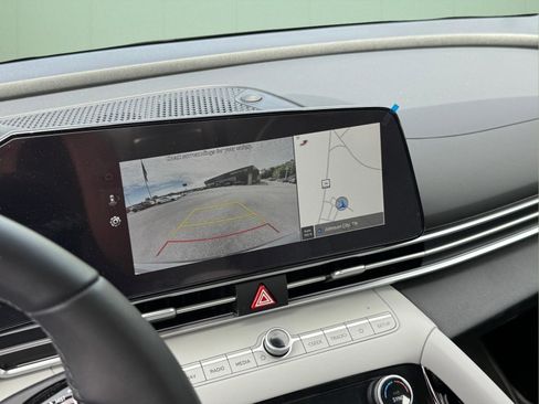 Certified 2025 Hyundai Elantra Limited FWD image 30
