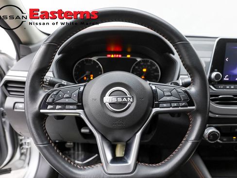 Used 2023 Nissan Altima 2.5 SR FWD image 10