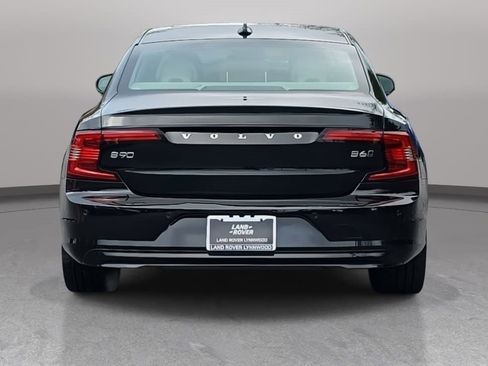 Used 2022 Volvo S90 B6 Momentum w/ Advanced Package image 7