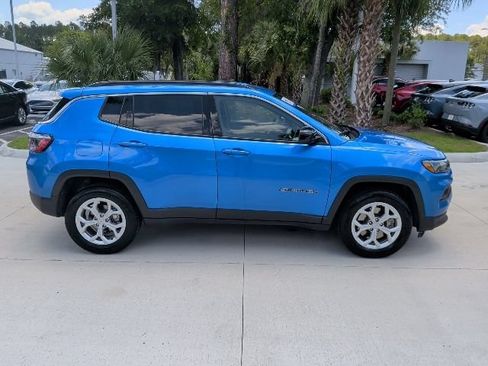 Used 2024 Jeep Compass Latitude AWD/4WD image 4