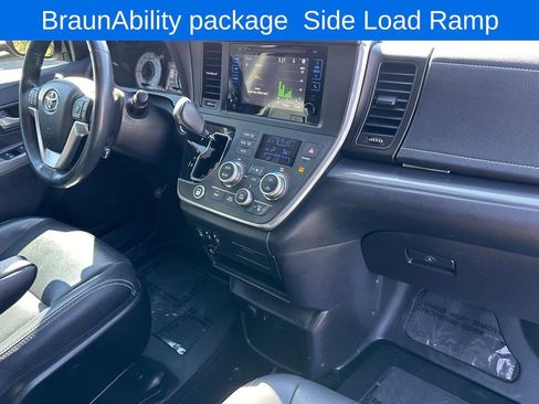 Used 2015 Toyota Sienna SE w/ SE Preferred Package image 27
