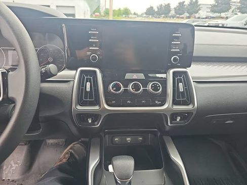 Used 2023 Kia Sorento LX AWD/4WD image 18