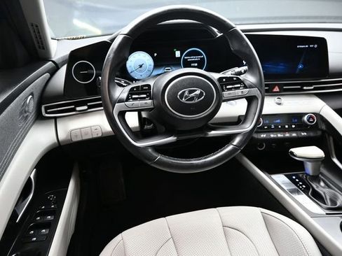 Used 2023 Hyundai Elantra Limited FWD image 17