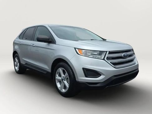Used 2018 Ford Edge SE FWD image 3
