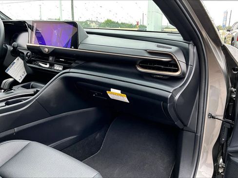 Certified 2023 Toyota Crown AWD/4WD image 19