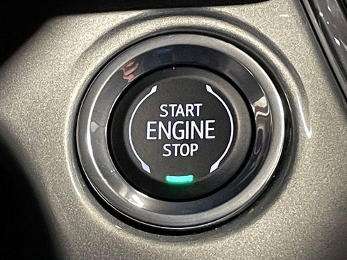 Used 2025 Chevrolet Trax LT FWD image 26
