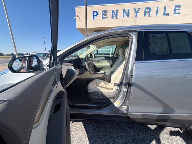 Used 2024 Cadillac XT5 Premium Luxury FWD image 9