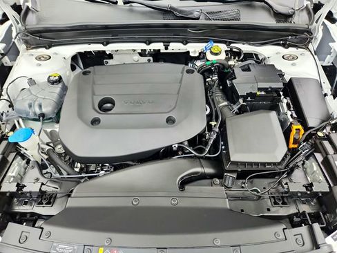 Certified 2024 Volvo XC40 B5 Plus w/ Protection Package Premier image 30