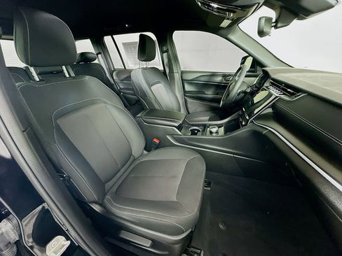 Certified 2024 Jeep Grand Cherokee Laredo w/ Luxury Tech Group I AWD/4WD image 39