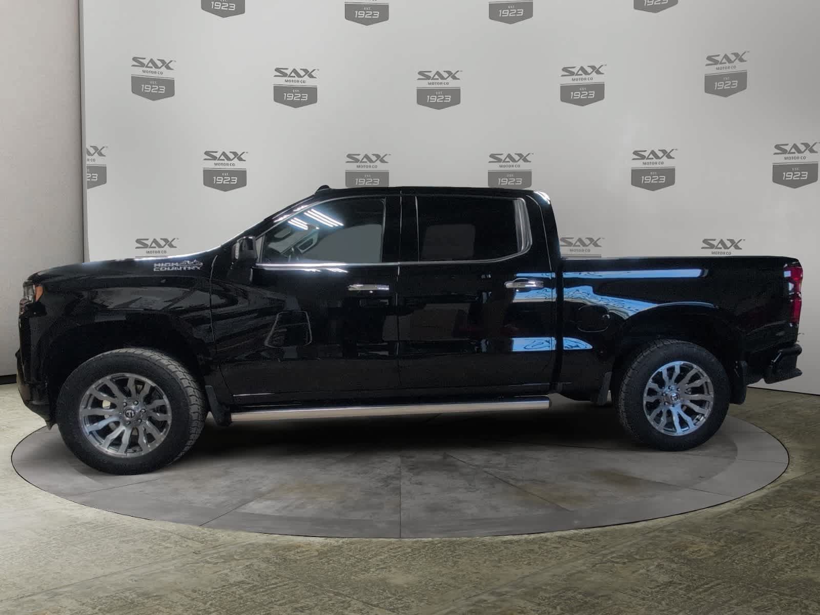 Used 2019 Chevrolet Silverado 1500 High Country w/ Technology Package AWD/4WD image 2