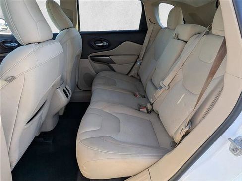 Used 2020 Jeep Cherokee Latitude image 16