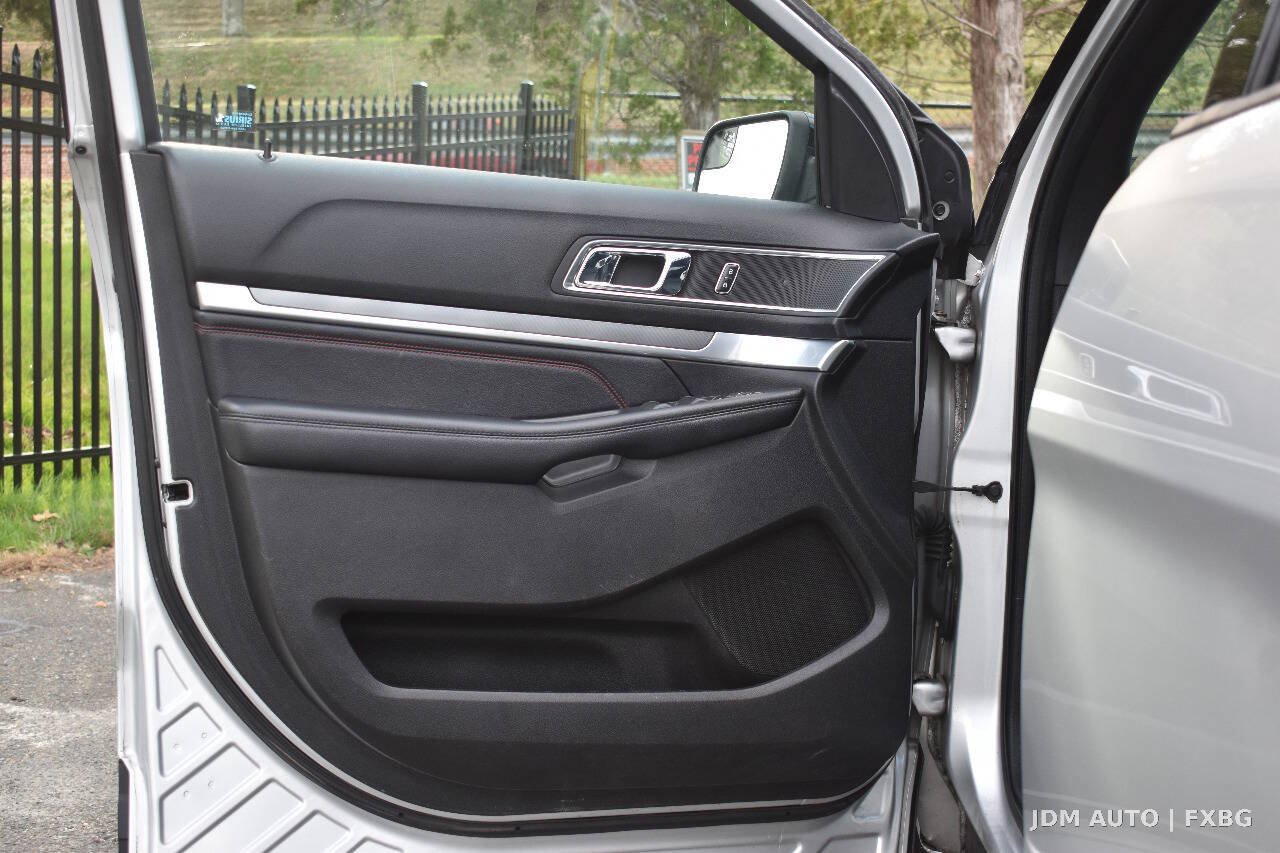 Used 2017 Ford Explorer Sport AWD/4WD image 8