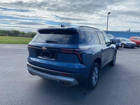 Used 2025 Chevrolet Traverse LT FWD image 10