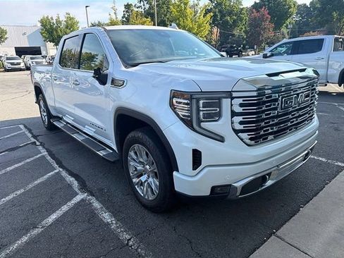 Used 2023 GMC Sierra 1500 Denali w/ Technology Package AWD/4WD image 3