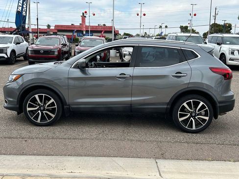 Used 2018 Nissan Rogue Sport SL w/ SL Premium Package image 2