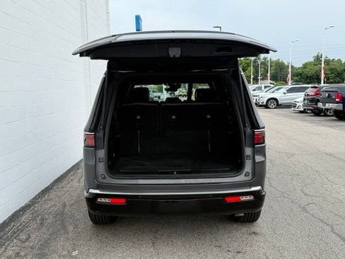 Used 2022 Jeep Wagoneer Series II AWD/4WD image 10