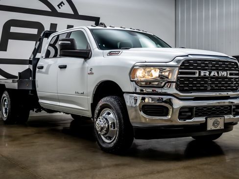 Used 2024 RAM 3500 SLT w/ Quick Order Package 2YG SLT image 30