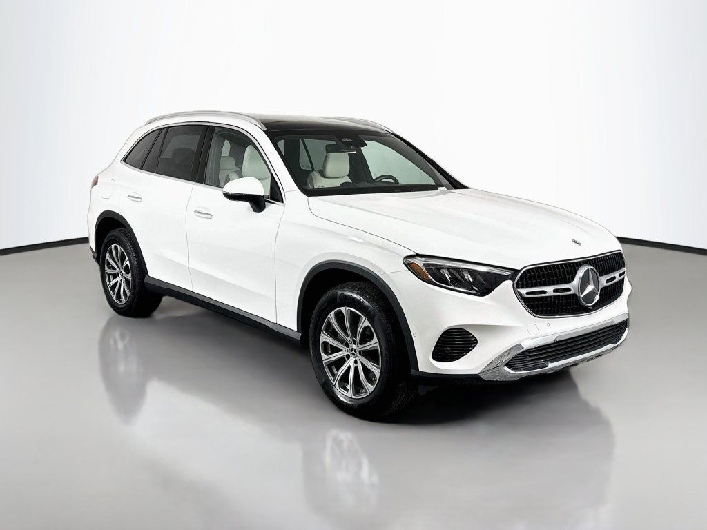 Used 2026 Mercedes-Benz GLC 300 4MATIC image 1