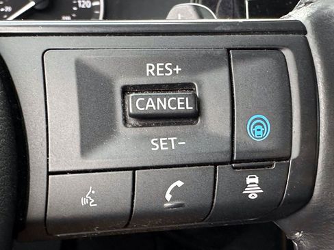 Used 2024 Nissan Pathfinder SV AWD/4WD image 32