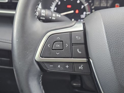 Used 2020 Toyota Highlander XLE FWD image 19