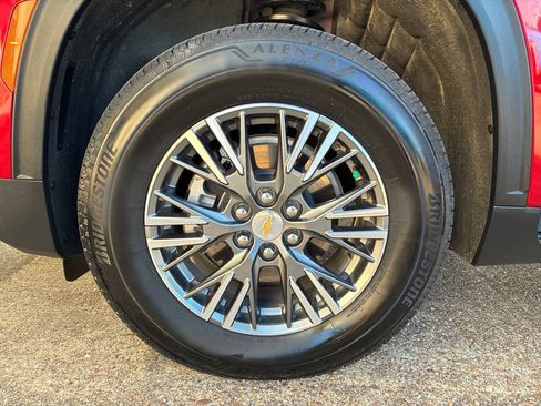 Used 2026 Chevrolet Traverse LT AWD/4WD image 25