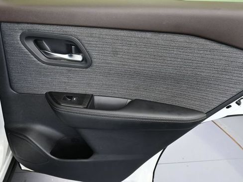 Used 2023 Nissan Rogue SV FWD image 30