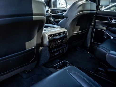 Used 2023 Jeep Wagoneer Series III w/ Premium Group I AWD/4WD image 33