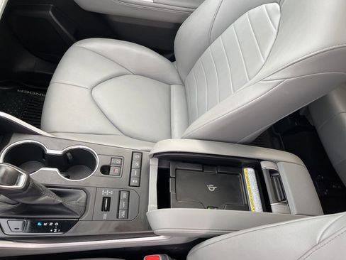 Used 2020 Toyota Highlander XLE image 35