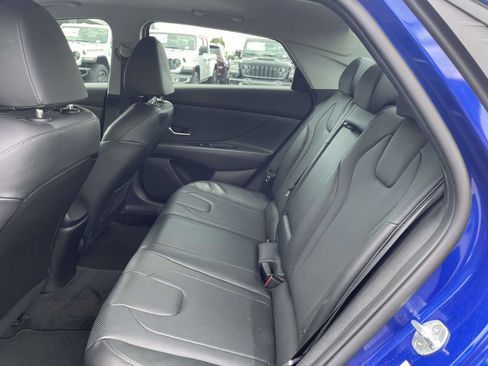 Used 2022 Hyundai Elantra Limited FWD image 20