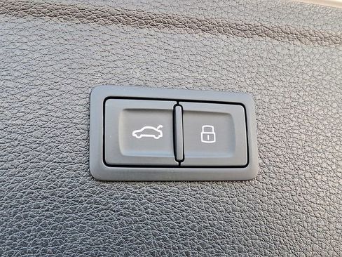 Used 2022 Audi Q5 2.0T Premium w/ Convenience Package image 25