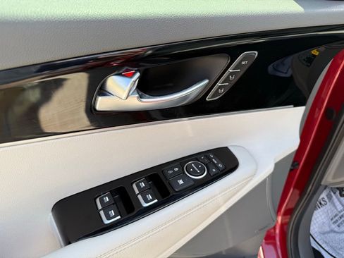 Used 2018 Kia Sorento SX image 10