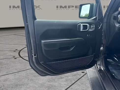 Used 2020 Jeep Wrangler Unlimited Sahara AWD/4WD image 17
