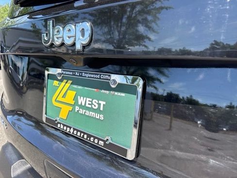 Used 2023 Jeep Renegade Latitude AWD/4WD image 15
