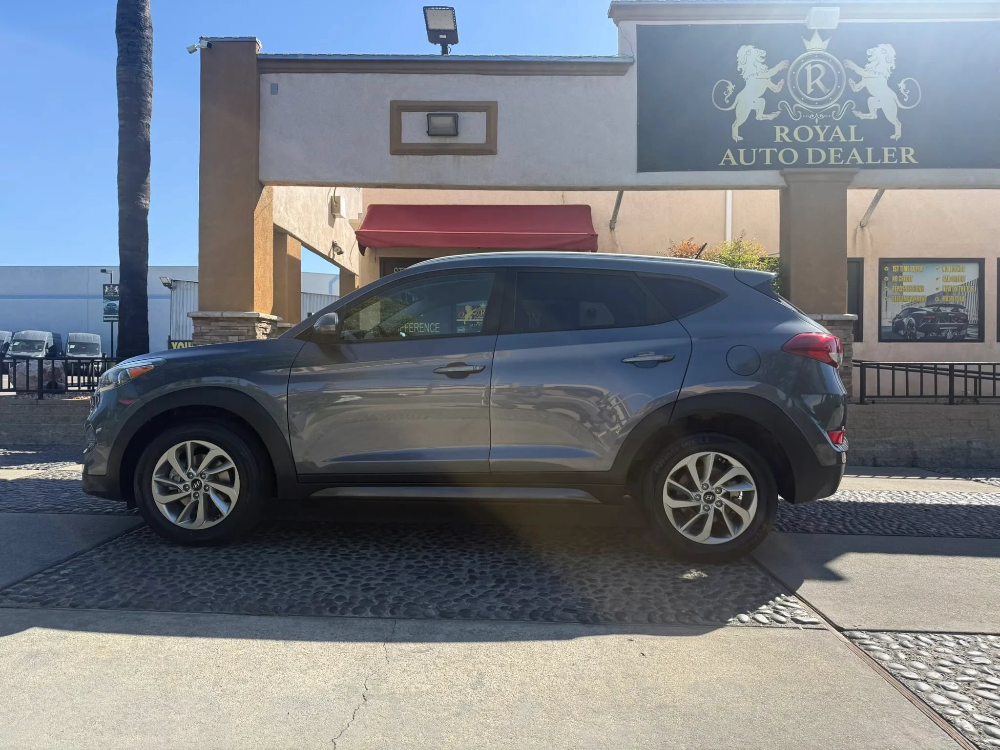 Used 2016 Hyundai Tucson SE w/ Option Group 02 FWD image 2