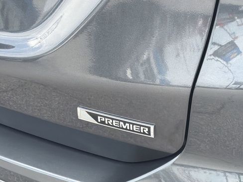 Used 2018 Chevrolet Equinox Premier FWD image 26