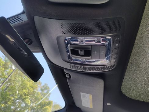 Used 2021 Mercedes-Benz GLB 250 4MATIC image 25