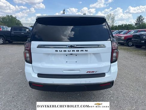 Certified 2022 Chevrolet Suburban RST w/ Luxury Package AWD/4WD image 4