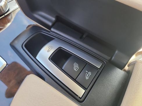 Used 2014 Mercedes-Benz SL 550 image 22