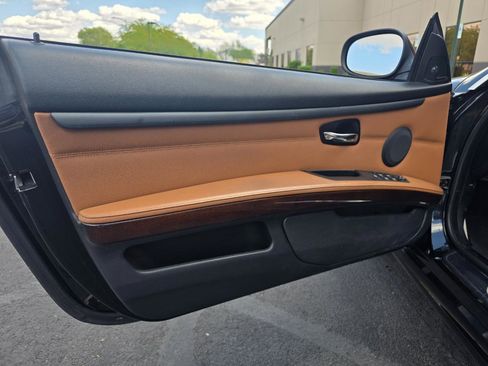 Used 2012 BMW 335i Convertible image 22