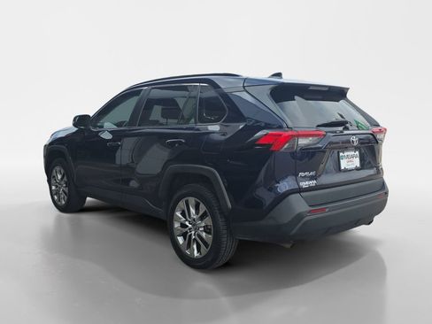 Used 2020 Toyota RAV4 XLE Premium image 3