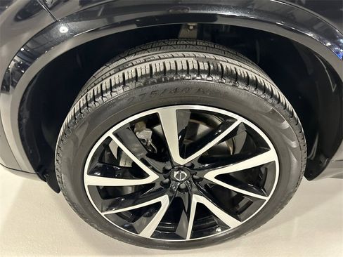 Certified 2024 Volvo XC90 B6 Plus w/ Protection Package Premier image 8