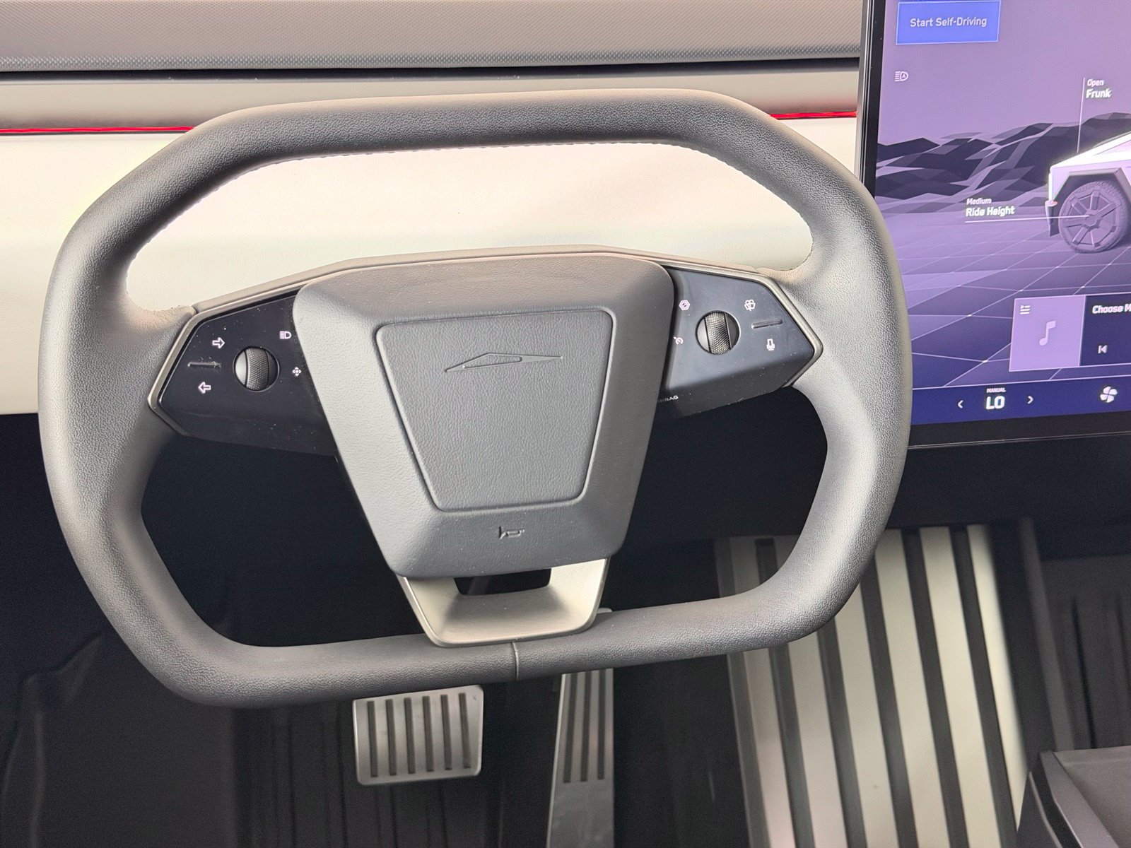 Used 2024 Tesla Cybertruck AWD Crew Cab image 16
