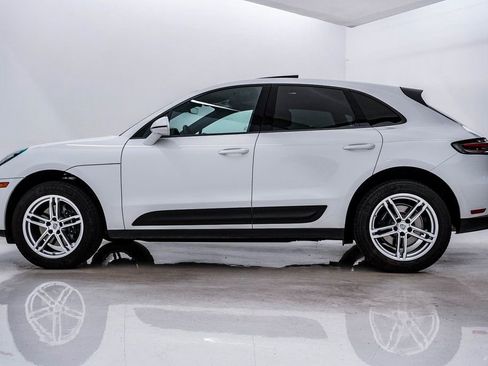 Certified 2025 Porsche Macan AWD/4WD image 2