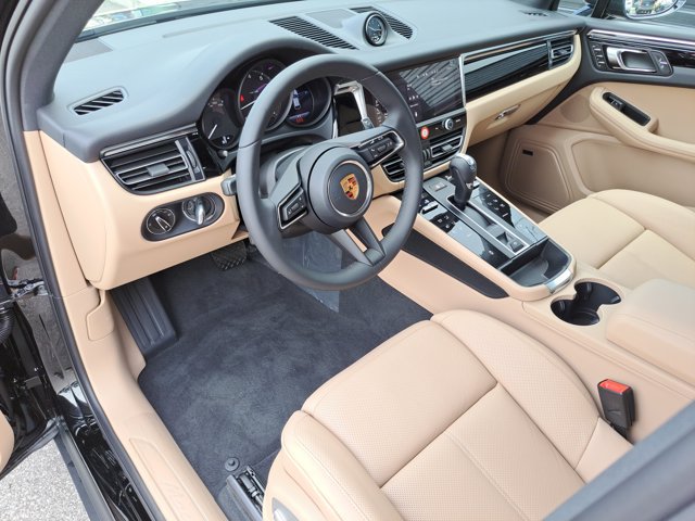 Used 2026 Porsche Macan AWD/4WD image 4