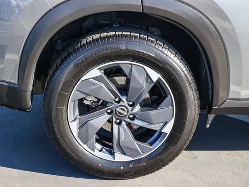 Used 2024 Nissan Rogue SV FWD image 8