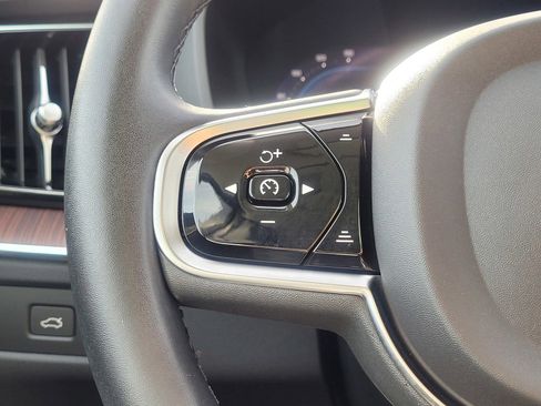 Certified 2023 Volvo XC60 B5 Ultimate AWD/4WD image 19